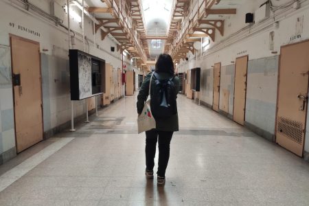 PRESENTEM UNA GUIA PER ENTRAR A LA PRESÓ